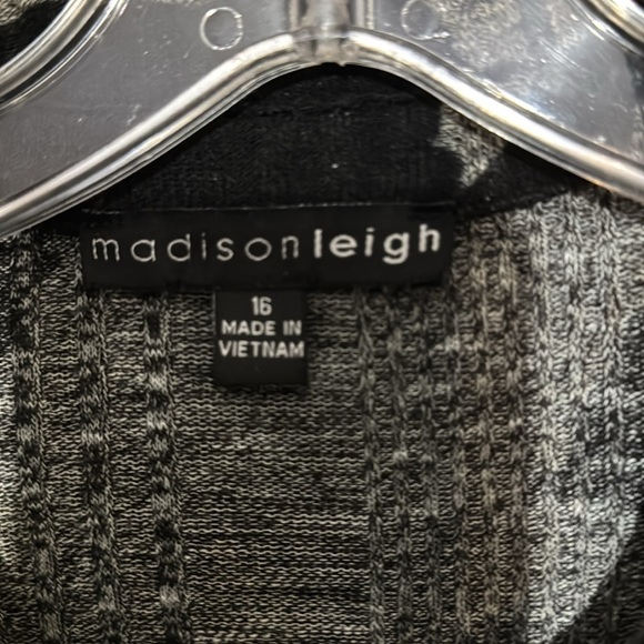 Black and Gray Floral Knit Dress - Picture 5 of 9